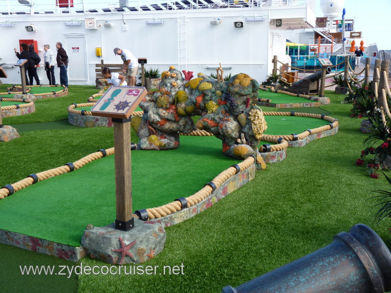 3720: Carnival Dream Mini Golf