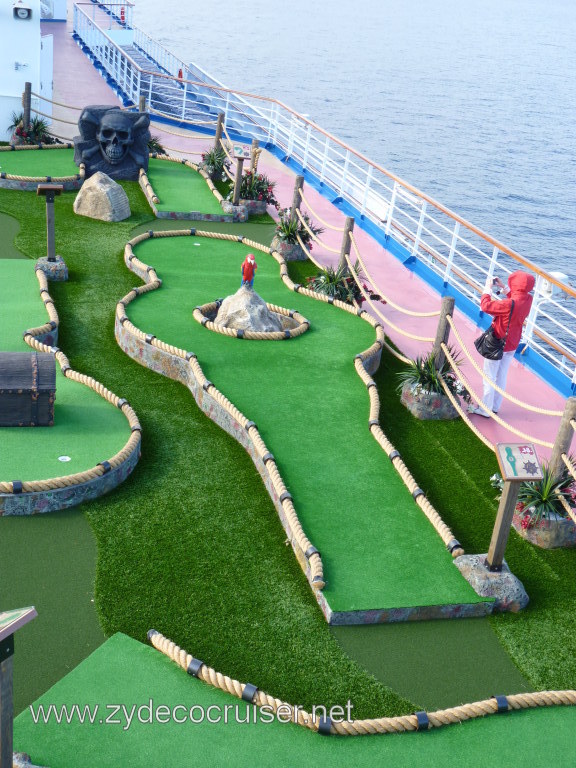 3733: Carnival Dream Mini Golf