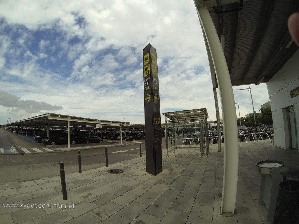 003: Carnival Sunshine Cruise, Pre-May17 Cruise, Barcelona Airport, Parking G, waiting for hotel shuttle bus