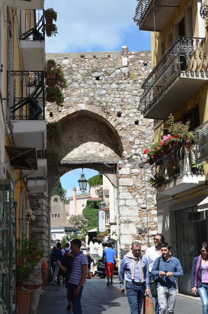 025: Carnival Sunshine Cruise, Messina, Taormina on Your Own tour, Catania Gate, Porta Catania, 